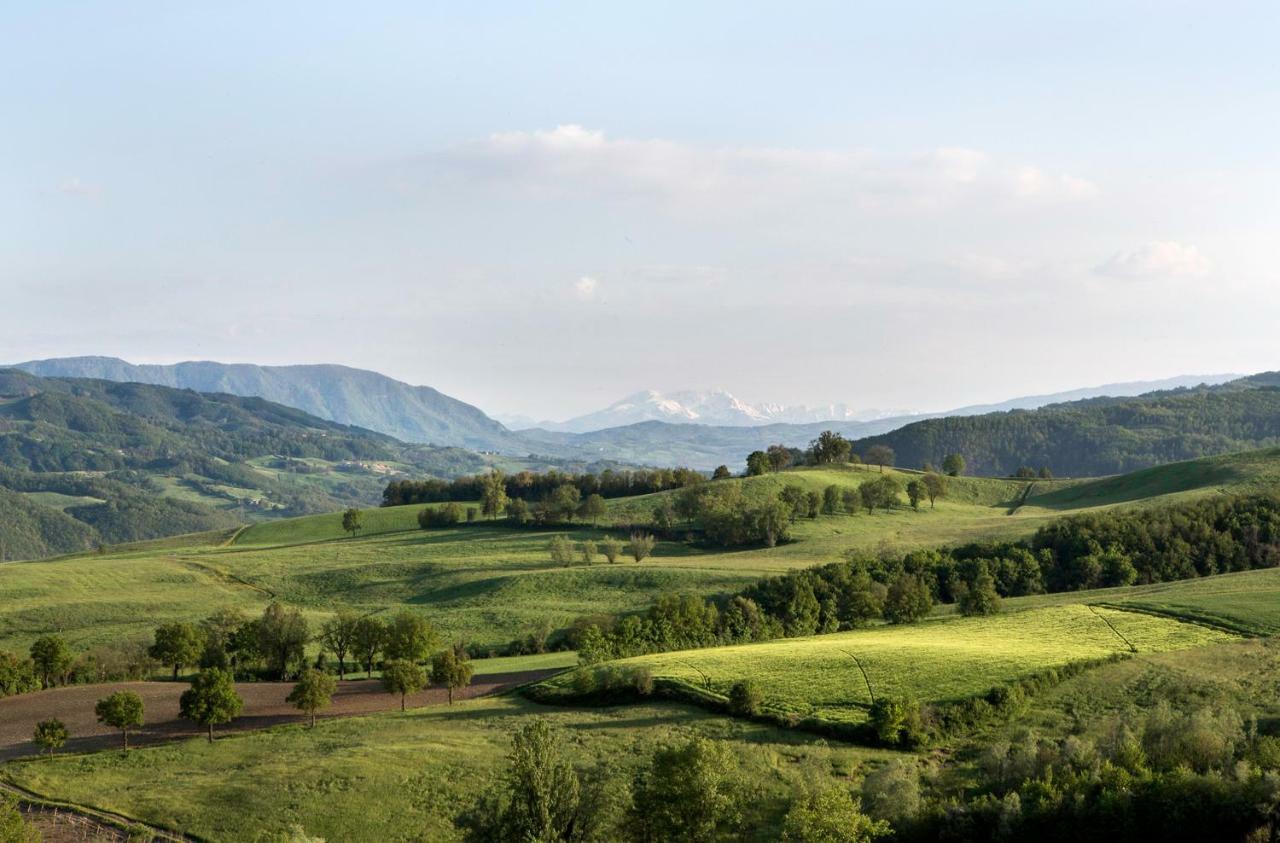 La Locanda Del Borgo Torrechiara Екстериор снимка