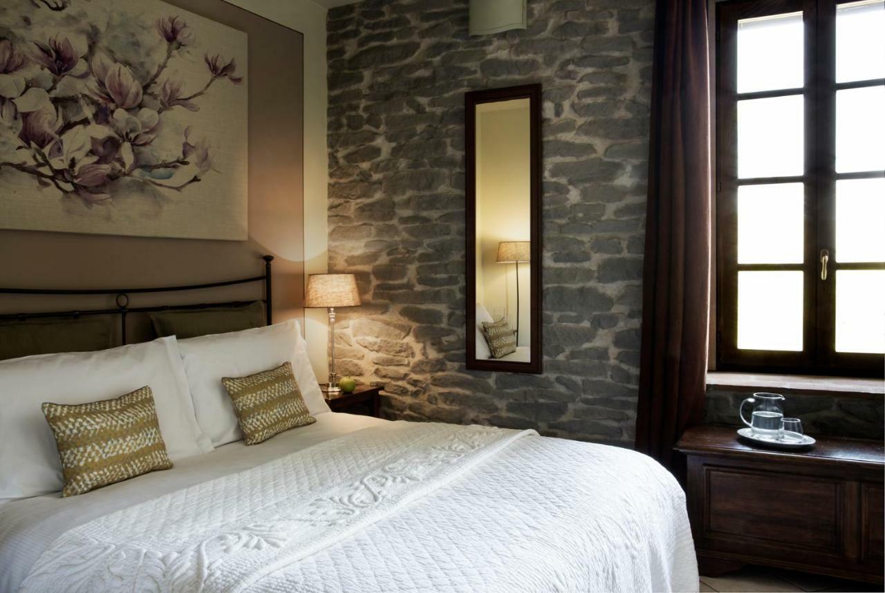 La Locanda Del Borgo Torrechiara Екстериор снимка