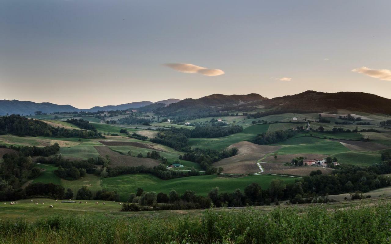 La Locanda Del Borgo Torrechiara Екстериор снимка