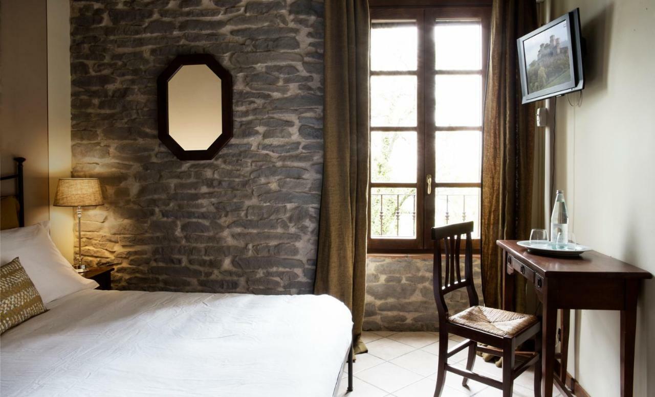 La Locanda Del Borgo Torrechiara Екстериор снимка